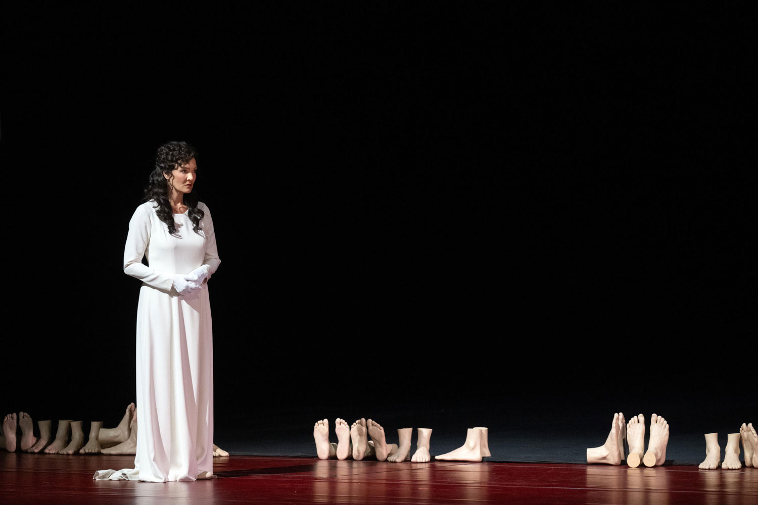 Marlis Petersen as Elisabeth (Photo by Monika Rittershaus)