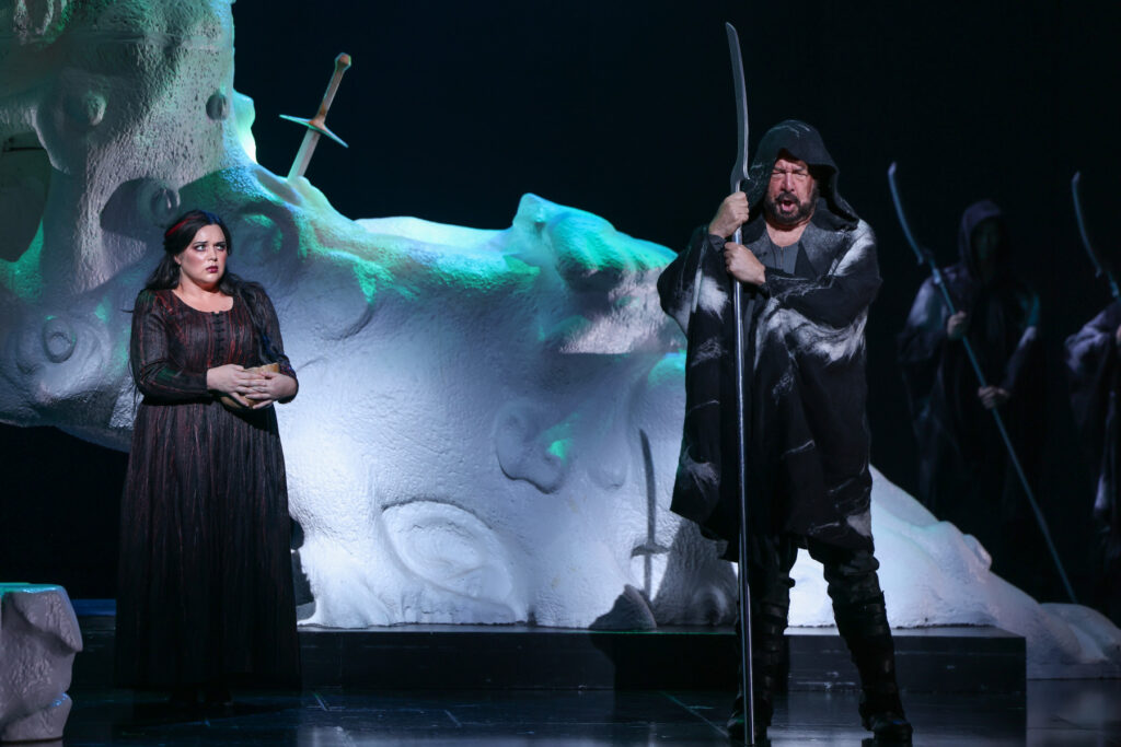 Anna Louise Cole as Sieglinde and Andrea Silvestrelli as Hunding